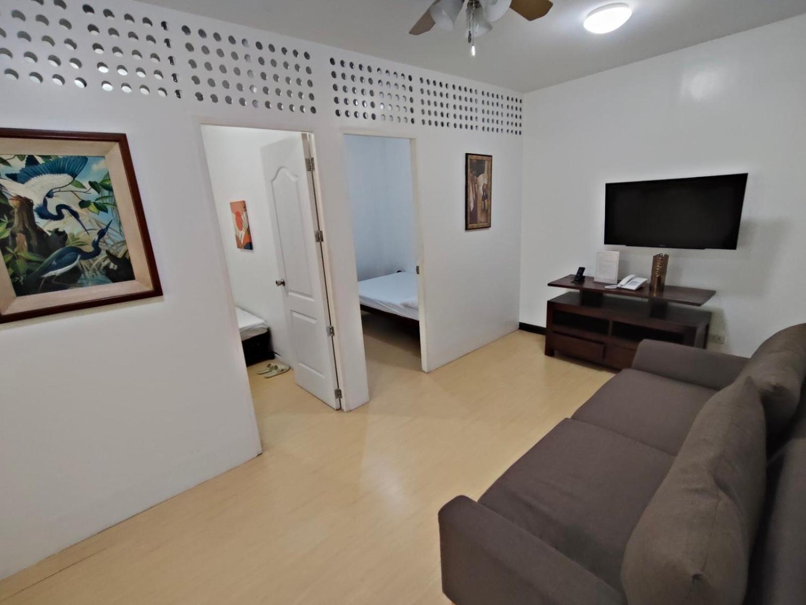 Paranaque City La Belladoza Near Airport酒店 外观 照片
