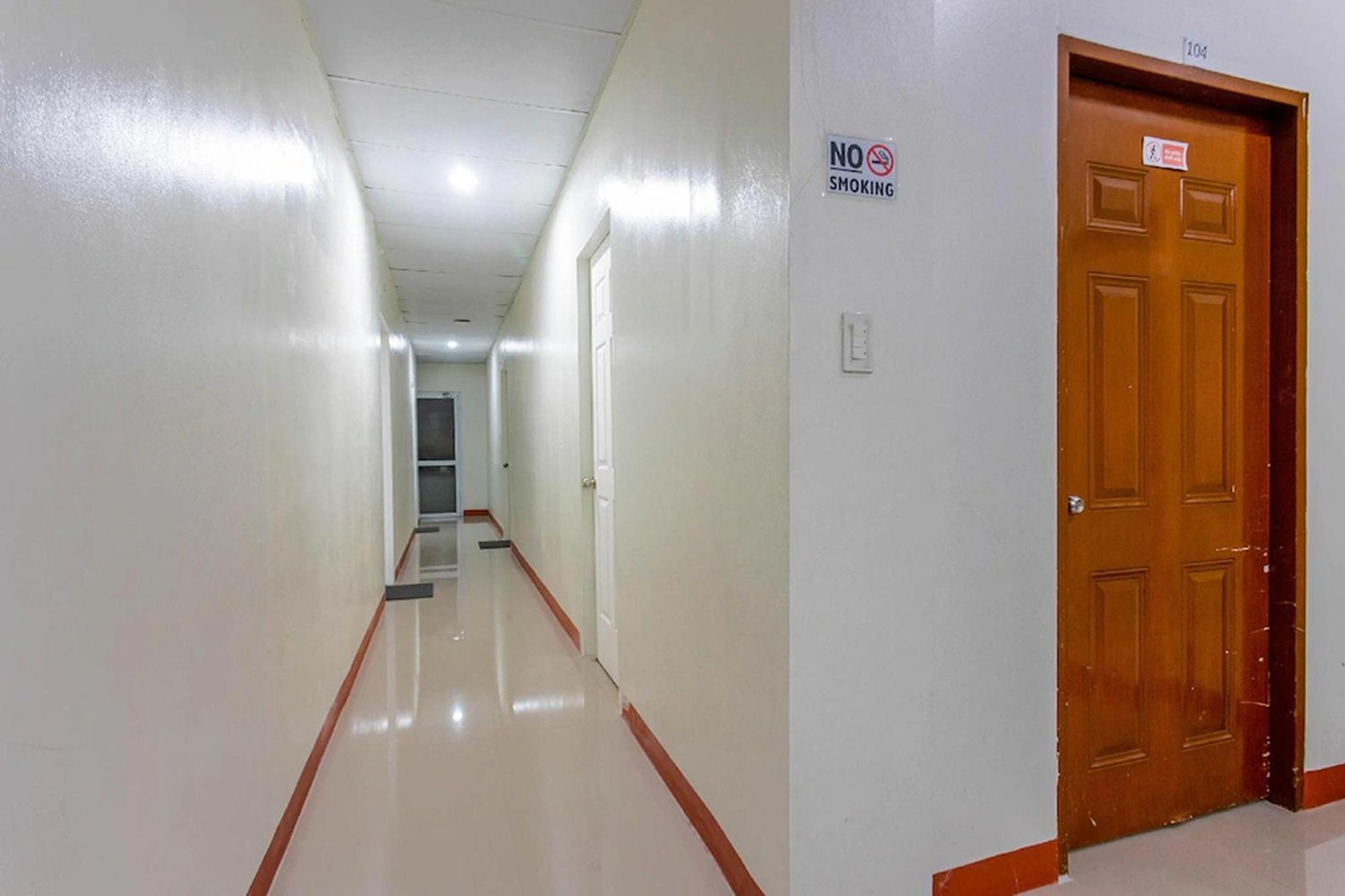 Paranaque City La Belladoza Near Airport酒店 外观 照片